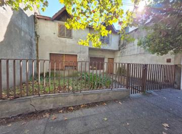 Casa · 120m² · 5 Ambientes · Casa 5 Amb con Gran Jardín y Pileta Lote Propio