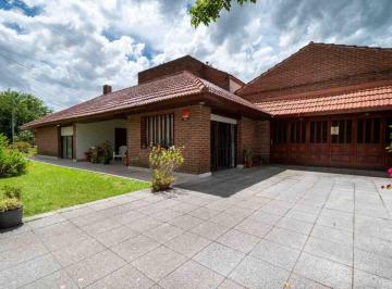 Casa · 231m² · 3 Ambientes · 2 Cocheras · Venta Casa 3 Ambientes Dependencia Parque Luro