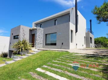 Casa · 250m² · 6 Ambientes · 1 Cochera · Venta Casa Costa Esmeralda Residencial II Gas Nat