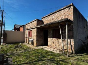 Casa · 67m² · 4 Ambientes · Venta Casa a Refaccionar con Gran Terreno