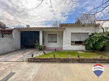 Casa · 129m² · 3 Ambientes · 2 Cocheras · Venta de Casa en Lavallol de 4 Ambientes