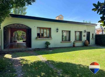 Casa · 146m² · 3 Ambientes · 2 Cocheras · Casa en Venta Luis Guillon con Pileta y Quincho