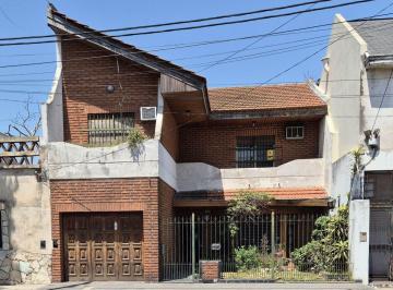 Casa · 135m² · 5 Ambientes · 1 Cochera · Venta Casa Duplex 5 Amb Jardin Cochera Lanus Oeste