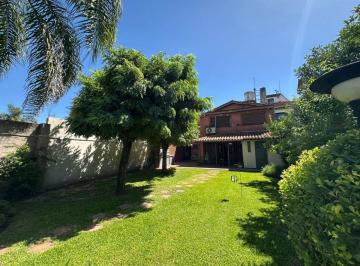 Casa · 232m² · 4 Ambientes · Venta Casa Moreno 4 Ambientes con Quincho y Pileta