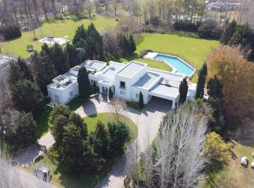 Casa · 740m² · 9 Ambientes · 3 Cocheras · Venta Casa Lujan Club de Campo La Colina