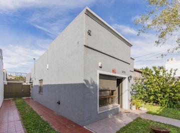 Casa · 192m² · 4 Ambientes · 3 Cocheras · Casa en Venta en Los Hornos 2 Dorm.