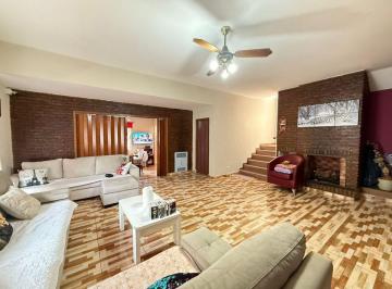 Casa · 204m² · 6 Ambientes · 1 Cochera · Venta Casa 5 Ambientes San Miguel Centro. Pileta