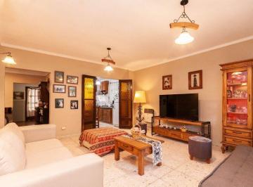 Casa · 235m² · 7 Ambientes · 1 Cochera · Casa 5 Amb con Garage, Salon Educativo, Depto 2amb