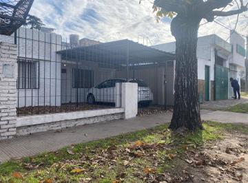Casa · 123m² · 4 Ambientes · Venta Casa con Cochera Pje Craig 689 Bis Fisherton