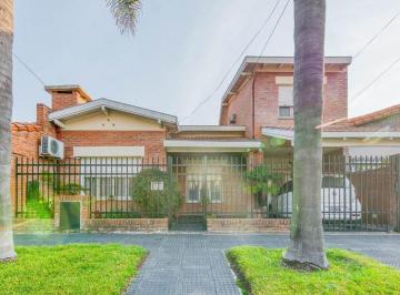 Casa · 161m² · 4 Ambientes · Venta Chalet de 4 Amb. en Barrio Güemes - Haedo
