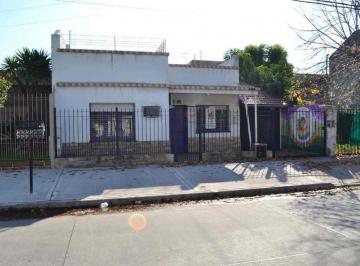 Casa · 97m² · 4 Ambientes · 2 Cocheras · Venta Casa 4 Amb. C/coch Terraza A. Credito Moron