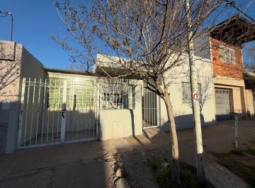 Casa · 131m² · 5 Ambientes · Casa en Venta en Pergamino con Patio