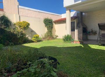 Casa · 280m² · 5 Ambientes · 2 Cocheras · Venta de Chalet 5 Amb Villa Luzuriaga