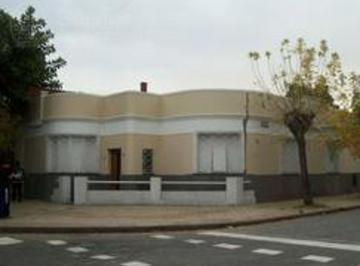 Casa · 214m² · 4 Ambientes · 2 Cocheras · Casa 4 Amb Venta Patio Terraza Garaje en Pompeya