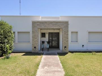 Casa · 162m² · 5 Ambientes · 3 Cocheras · Venta Casa 5 Amb Santa Guadalupe Pilar del Este