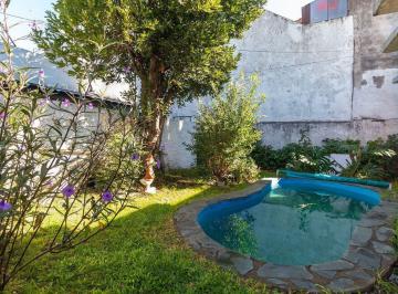 Casa · 148m² · 4 Ambientes · 1 Cochera · Venta Casas Multifami Caseros Pileta Jardín Garage