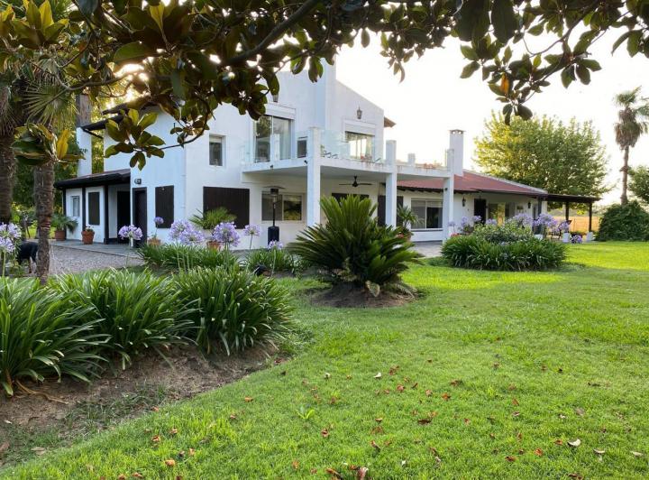 Campo · 2500m² · 7 Ambientes