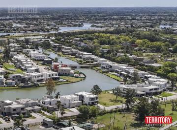 Terreno · 730m² · Lote en Venta a La Laguna en El Barrio Laguna Grande, Villa Nueva, Tigre