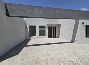Casa · 181m² · 5 Ambientes · 2 Cocheras · Casa en Venta en El Barrio San Matías, Escobar