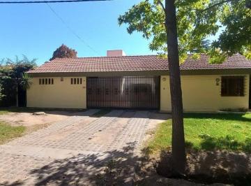 Casa · 270m² · 7 Ambientes · 2 Cocheras · Casa en Venta en Barrio Huerto del Sol La Puntilla