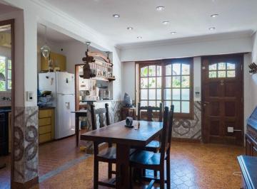 Casa · 5 Ambientes · 1 Cochera · Venta Casa Multifamiliar con Cochera Crucecita