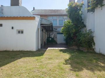 Casa · 230m² · 4 Ambientes · 2 Cocheras · Venta Casa 4 Amb con Cochera, Patio y Quincho
