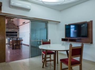 Casa · 230m² · 4 Ambientes · 2 Cocheras · Venta Casa 4 Amb con Cochera, Patio y Quincho
