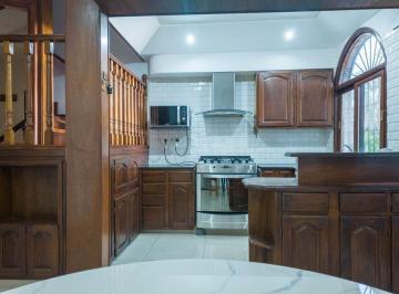 Casa · 230m² · 4 Ambientes · 2 Cocheras · Venta Casa 4 Amb con Cochera, Patio y Quincho