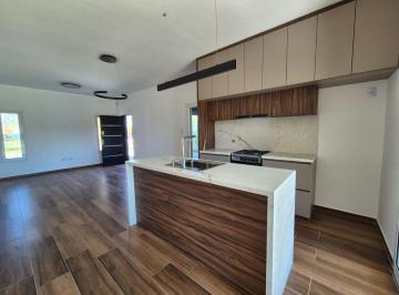 Casa · 92m² · 3 Ambientes · Venta Casa 2 Dorm. Pileta Tds3