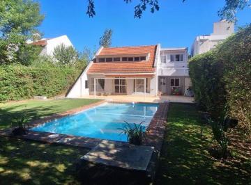 Casa · 140m² · 4 Ambientes · 1 Cochera · Casa Venta Nautico Escobar C/pileta a Refaccionar