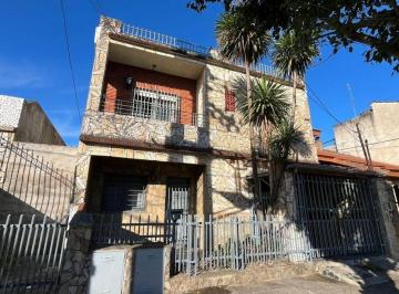 Casa · 184m² · 6 Ambientes · 1 Cochera · Venta Casa 4 y 2 Amb Ramos Mejia Ideal Flipping