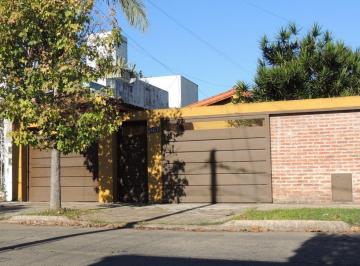 Casa · 160m² · 3 Ambientes · 2 Cocheras · Venta Casa 3 Amb Lomas del Mirador Apto Credito