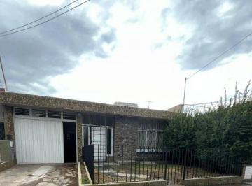 Casa · 138m² · 5 Ambientes · Venta Casa Calle Indep. Las Heras 3 Habitaciones