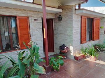 Casa · 206m² · 6 Ambientes · 1 Cochera · Venta Casa con Departamento