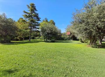Casa · 176m² · 2 Ambientes · 2 Cocheras · Venta de Casa con Quincho y Pileta, Guaymallén