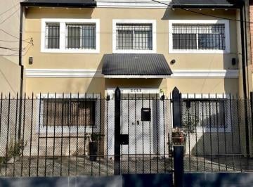 Casa · 188m² · 5 Ambientes · 2 Cocheras · Casa en Venta Martínez 4 Dorm.