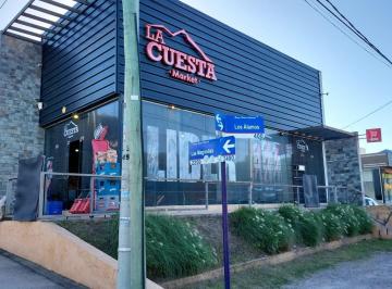 Local comercial · 198m² · 3 Ambientes · 4 Cocheras · Alquiler Gran Local Comercial Intercountry