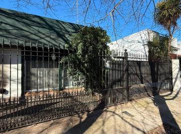 Casa de 4 ambientes, Morón · Casa 4 Ambientes en Excelente Estado, Jardin, Galeria y Cochera