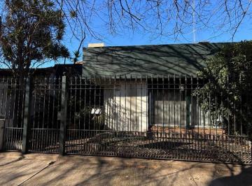 Casa de 4 ambientes, Morón · Casa 4 Ambientes, Apta Crédito con Jardín y Galería