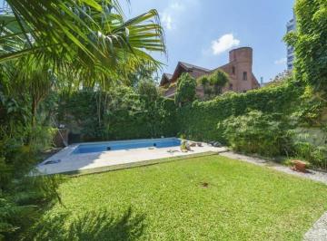 Casa · 450m² · 4 Dormitorios · 4 Cocheras · Excelente Casa con Jardín y Pileta. Alquiler o Venta. Cocheras