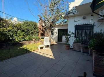 Casa de 3 ambientes, Morón · Casa 3 Amb en Venta en Morón | Jardín, Terraza y Opción Adquirir Lote Lindero