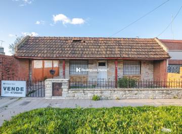 Casa · 144m² · 5 Ambientes · 1 Cochera · Casa a La Venta a Refaccionar!