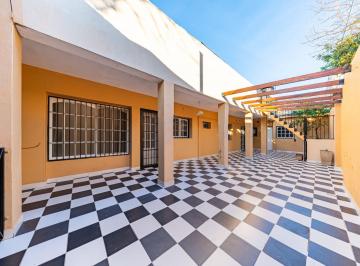Casa · 150m² · 4 Ambientes · 1 Cochera · Venta Casa 3 Dorm. con Patio y Cochera