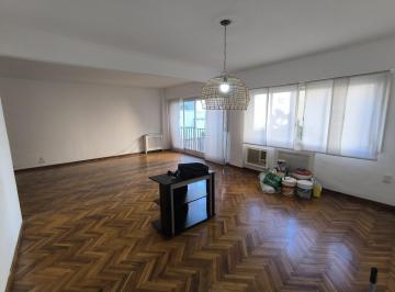 Departamento · 119m² · 4 Ambientes · 1 Cochera · Unico Departamento de 4 Ambientes con Dependencia y Cochera Muy Luminoso! Gran Oportunidad!