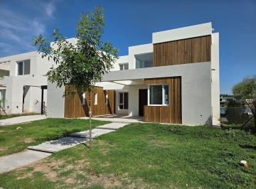 Casa · 210m² · 5 Ambientes · 4 Cocheras · Casa en Venta en Santa Ana, Villanueva, Tigre