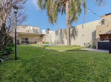 Casa · 155m² · 5 Ambientes · 1 Cochera · En Venta - Casa Al Frente 3 Dorm. con Jardin y Piscina - Alberdi, Rosario.