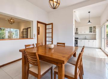 Casa · 155m² · 5 Ambientes · 1 Cochera · En Venta - Casa Al Frente 3 Dorm. con Jardin y Piscina - Alberdi, Rosario.