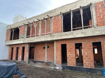 Casa · 186m² · 3 Dormitorios · 2 Cocheras · Dúplex Premium de 3 Dorm. en Prados de Manantiales