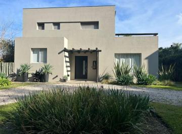 Casa · 175m² · 5 Ambientes · 2 Cocheras · Casa en Los Potrillos