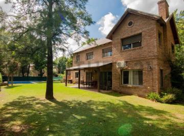 Casa · 199m² · 6 Ambientes · 2 Cocheras · Venta Casa de 4 Dorm. con Jardín y Pileta en Aldea, Fisherton